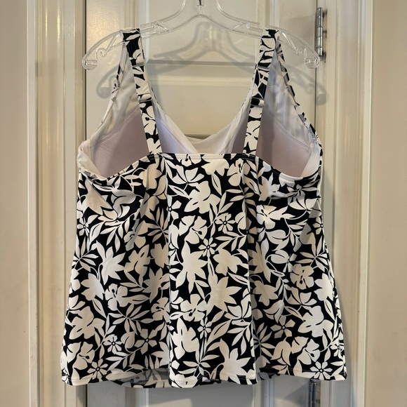 Lands End tankini underwire top, square neckline, size 20W G cup, EUC. - Picture 2 of 4